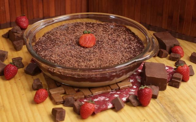 Faça um belo bombom na travessa para alimentar todas as formigas da família (Créditos: TudoGostoso)