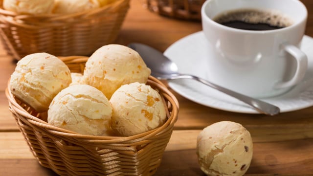Cestinha de pão de queijo, comida típica de Minas Gerais (Créditos: Shutterstock)