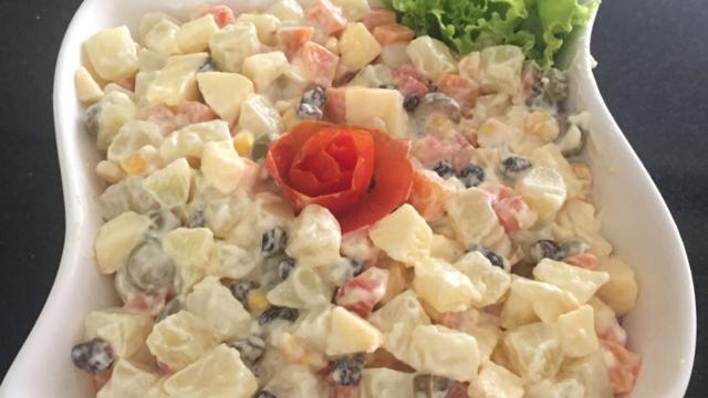 A salada de maionese com passas e maçã possui a cremosidade na medida certa. (Créditos: TudoGostoso/Gleice)
