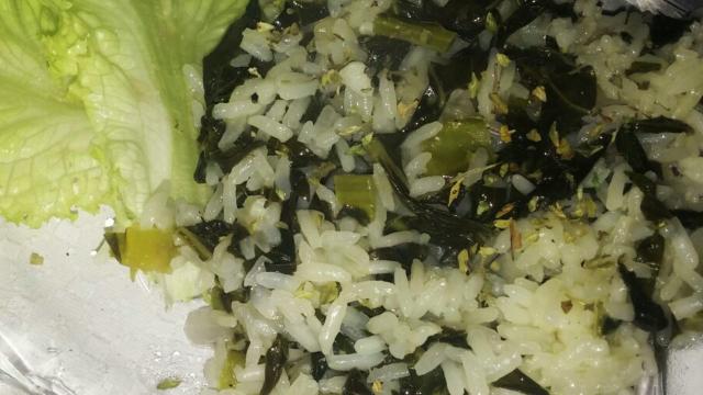 O arroz com couve é perfeito para transformar qualquer refeição. (Créditos: TudoGostoso/Andreza Douglas)