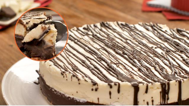 Todo mundo vai querer a receita dessa torta gelada com massa crocante de apenas dois ingredientes e camada dupla de chocolate