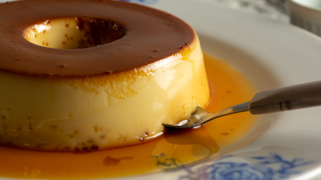 Pudim de leite condensado fácil e rápido! 3 acessórios de cozinha que vão te ajudar a preparar a sobremesa