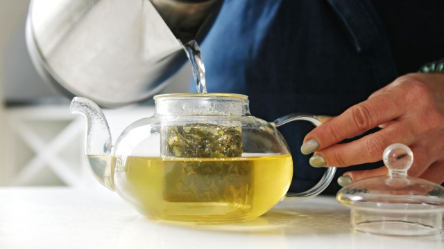 5 chás para beber pela manhã se você acorda com o corpo pesado ou sem energia