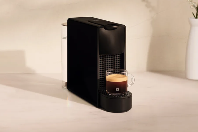 Última chance do ano para garantir a cafeteira Nespresso com quase 50% OFF no 12.12