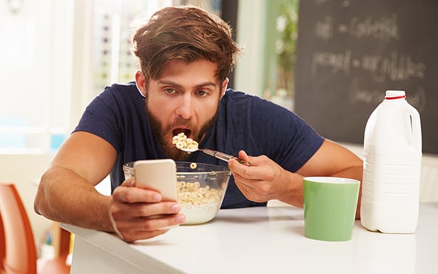 Comer cereais de manhã é uma péssima ideia e essa especialista explica por quê