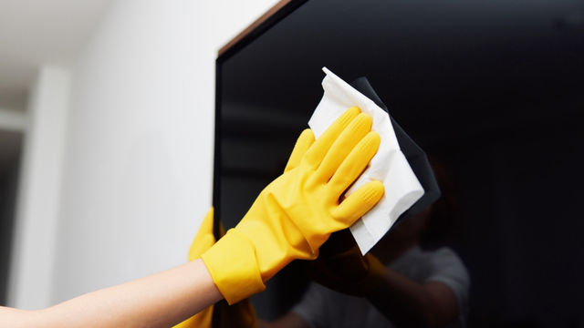 Telas e aparelhos eletrônicos precisam de cuidado redobrado com a limpeza. (créditos: Shutterstock)