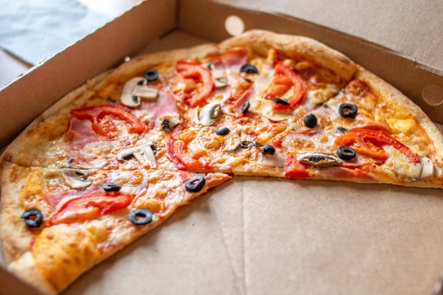 Sobrou pizza do domingo? Este truque devolve a crocância como se ela tivesse acabado de sair do forno