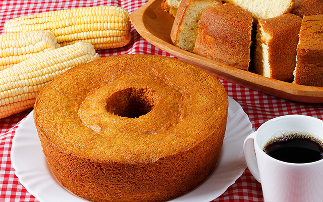 Da lata para a sua mesa em poucos passos: bolo de milho perfeito para o seu café da tarde