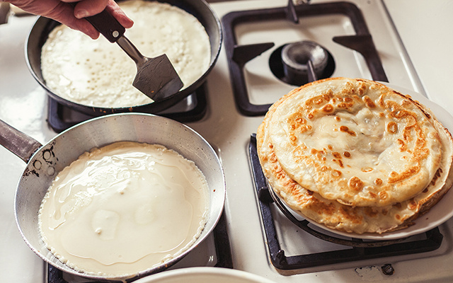 Eu fiz panqueca sem ovo pela primeira vez e a massa ficou perfeita e pronta em minutos