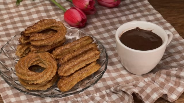 Sem fritar e sem farinha de trigo: mini churros crocante de aveia é fácil de fazer e fica melhor que o tradicional