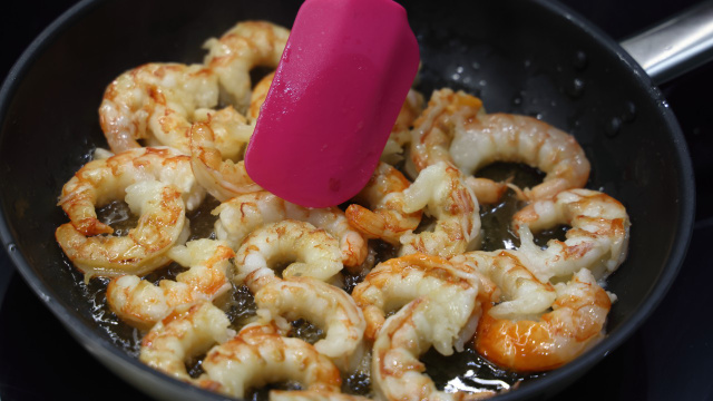 Nunca mais deixei o camarão borrachudo desde que eu descobri o que estava fazendo de errado: é muito mais simples do que eu pensava!