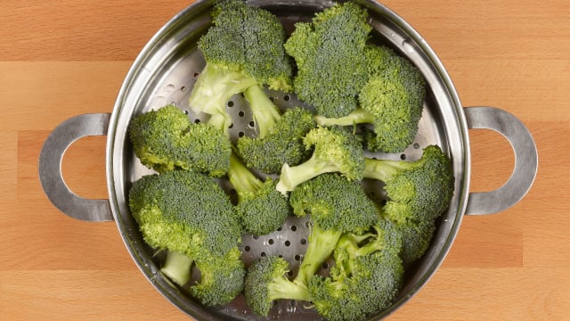 Experimente preparar o brócolis desse jeito na próxima vez (Créditos: Shutterstock)