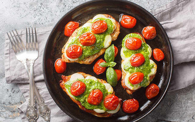 Frango Margherita com batatas assadas crocantes: prato fácil e saboroso para um almoço que todo mundo gosta