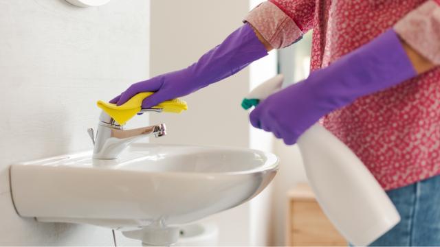 Nem difusor, nem spray aromatizador, nem vela: o truque dos hotéis para deixar o banheiro sempre cheiroso de um jeito simples