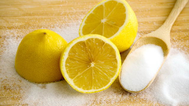 Para que serve misturar limão e sal? Veja as melhores formas de utilizar essa dupla poderosa