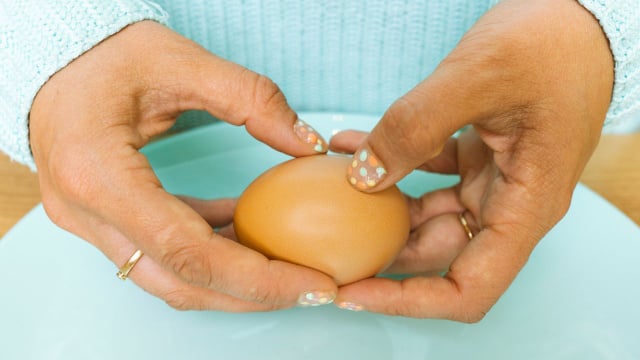 Os chefs espanhóis concordam: "Para descascar ovos cozidos corretamente, o segredo é usar 15 ml de vinagre e 10 g de sal."