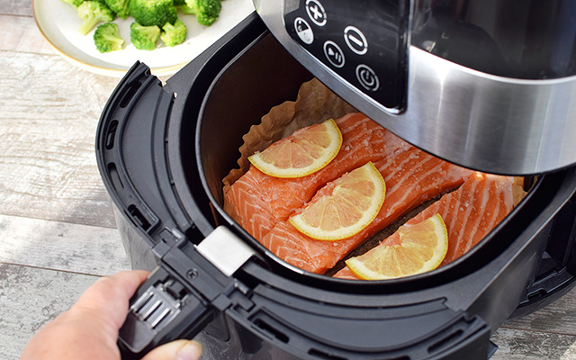 Lombo de salmão festivo: fica pronto em 12 minutos na air fryer, interior macio e suculento