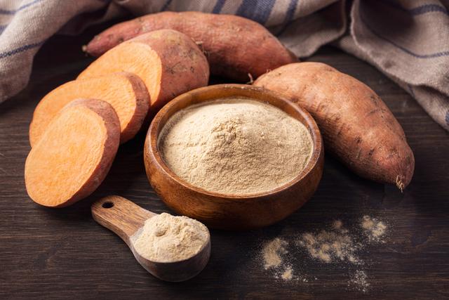 Batata-doce em pó é melhor para ganhar massa muscular? Descubra os benefícios da farinha e como consumir!