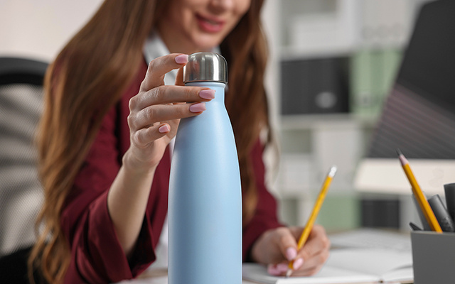 Garrafas reutilizáveis de água são um terreno fértil para bactérias fecais e estreptococos, alerta estudo