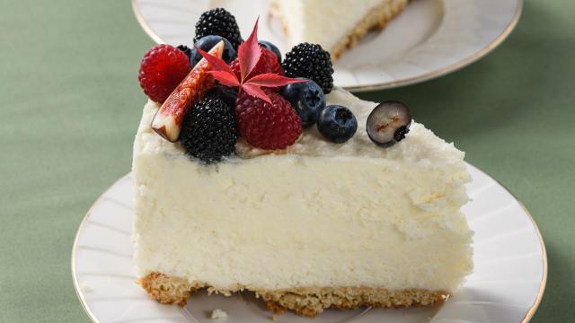 Torta de coco e cream cheese com 5 ingredientes: você faz em 10 minutos e ela fica como uma nuvem