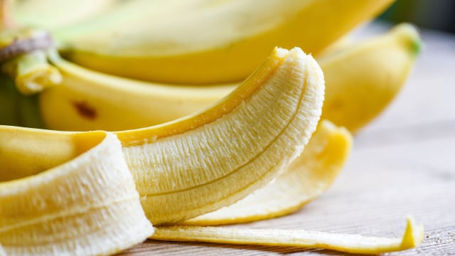 Prática, saborosa e nutritiva, a banana pode ser consumida a qualquer hora do dia (Créditos: Shutterstock)