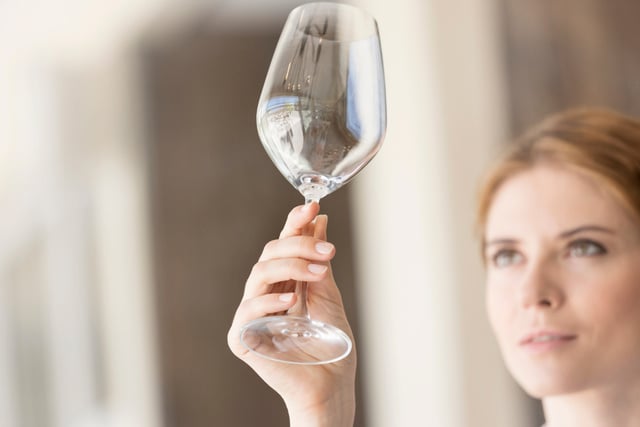 Esse é o truque para deixar os copos de vidro brilhantes e sem embaço como nos restaurantes chiques