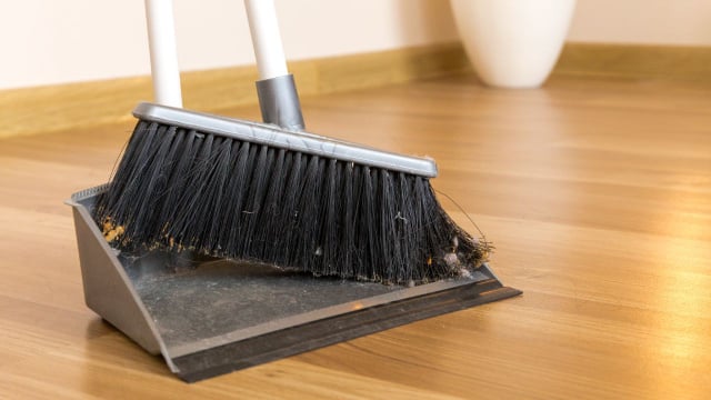 Onde você deve guardar a vassoura dentro de casa? O lugar errado pode colocar a segurança da sua família em risco