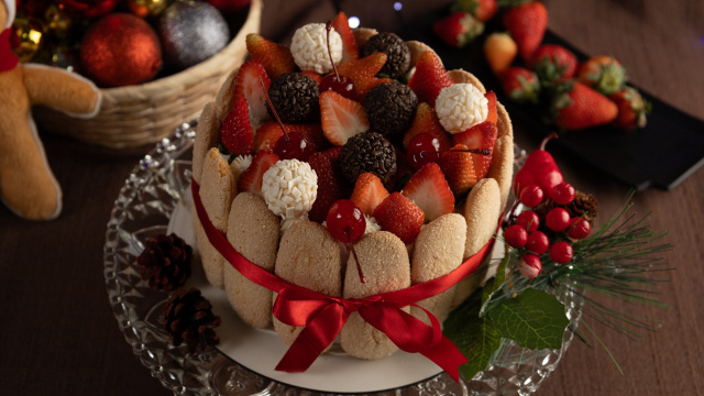 Charlotte de morango é a sobremesa para surpreender todo mundo no Natal: me senti um chef de cozinha quando vi o resultado