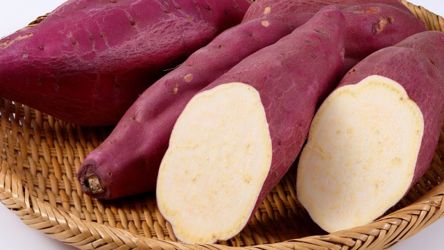 Quais são os benefícios de comer batata-doce todos os dias? Conheça seus efeitos nos rins