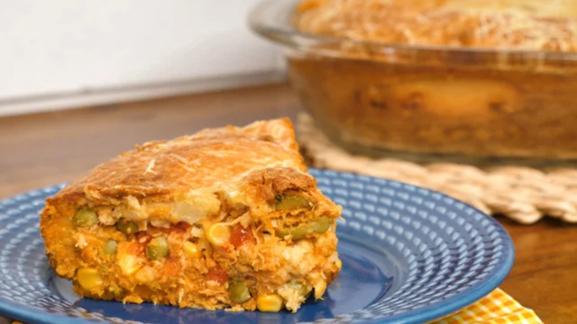 Testei uma massa de torta de liquidificador que ficou bem leve, a receita é perfeita para o fim de semana