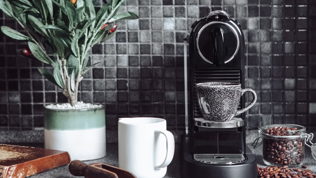 Ano novo, café novo: esta cafeteira elétrica vai te poupar tempo e trabalho na cozinha
