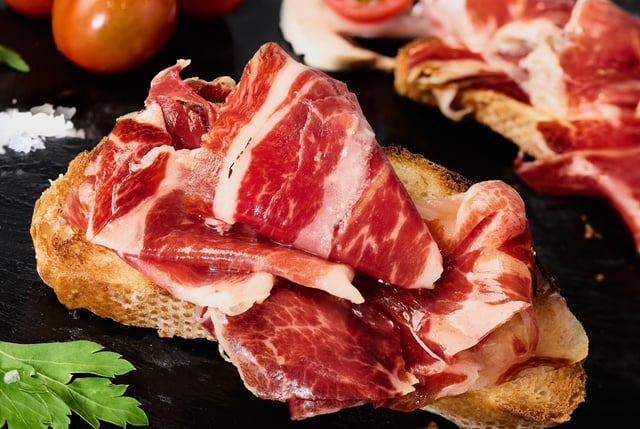 Muita gente está substituindo a manteiga da torrada por café e raspas de laranja. E, por mais estranho que pareça, faz sentido