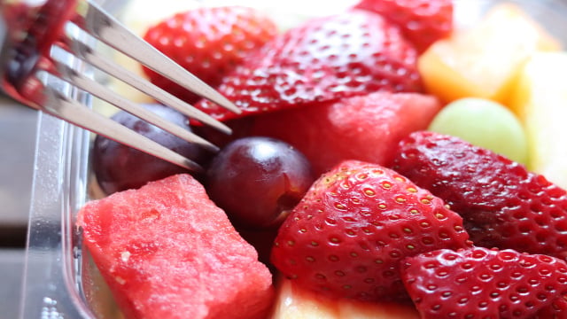Devo comer frutas à noite? 6 coisas que você precisa saber antes de presumir que não importa a hora do dia em que como frutas
