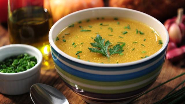 6 receitas de sopas e caldos para fazer durante o inverno que são fáceis e deliciosas