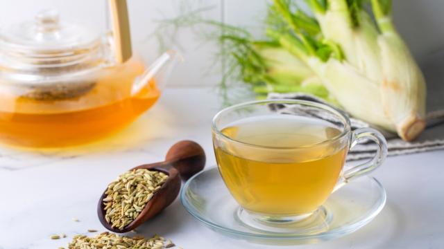 Reduz o inchaço abdominal, combate gases e protege o fígado: os benefícios de comer erva-doce