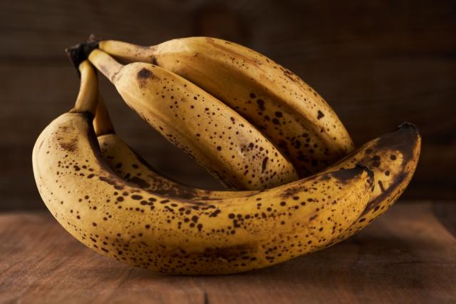 Adeus banana preta: a fruta vai durar muito mais se você armazená-la com esse item de cozinha que todo mundo tem em casa