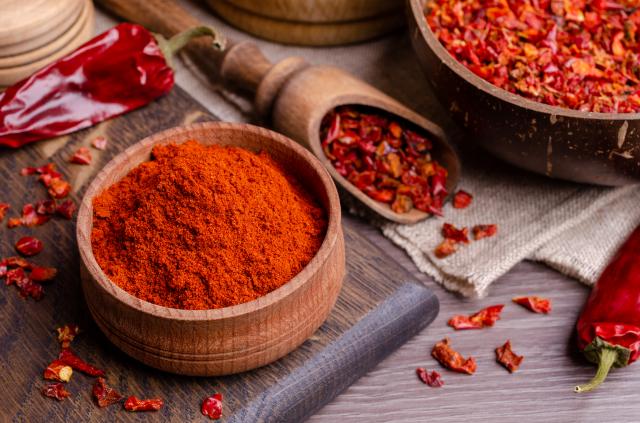 Páprica doce, picante ou defumada? Confira quando usar cada uma