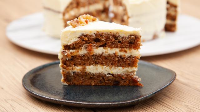 Você já comeu o bolo de cenoura no estilo gringo? Fiquei apaixonada pela massa fofinha e a cobertura diferentona