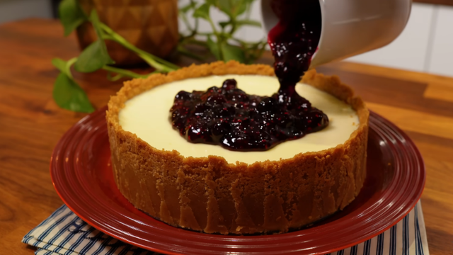 Espalhe bem a calda. (Créditos: Ana Zambrin/ reprodução YouTube)