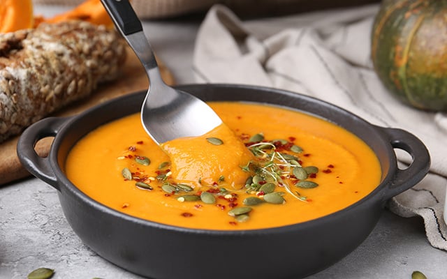 O segredo para deixar qualquer caldo mais gostoso está em um ingrediente que você já tem em casa