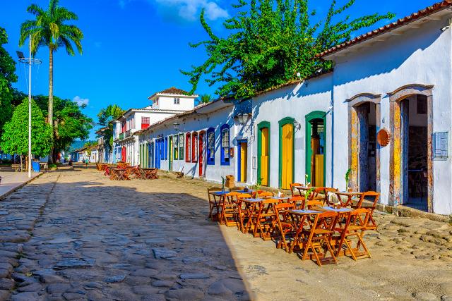 Muitos restaurantes de Paraty ficam dentro das tradicionais casas portuguesas no centro histórico (Créditos: Shutterstock)