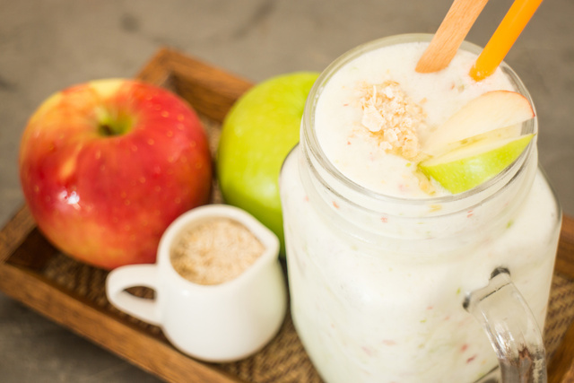 Vitamina de maçã com aveia no café da manhã: conheça as vantagens de consumir a bebida na primeira refeição do dia
