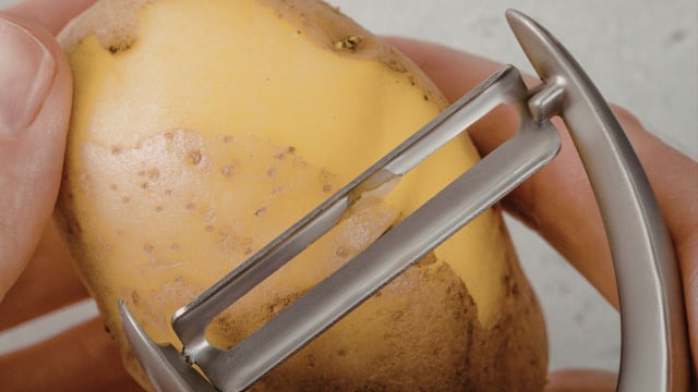 As pessoas ficam impressionadas quando você lhes diz que elas vêm usando o descascador de cabeça para baixo há anos