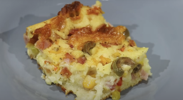 Essa torta de liquidificador salvou meu jantar (e leva o que tem na geladeira)