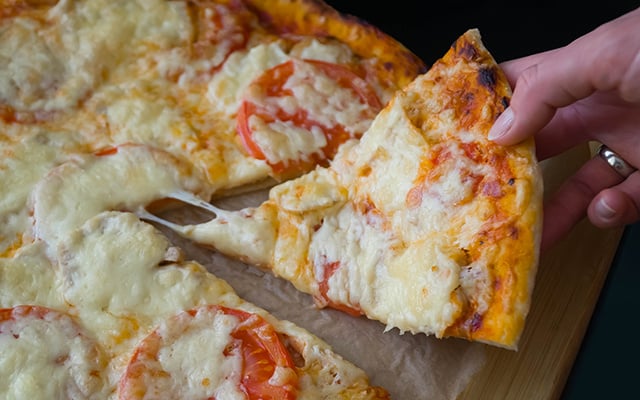 A pizza congelada nunca mais será a mesma: 4 chefs revelam truques para deixá-la muito mais saborosa