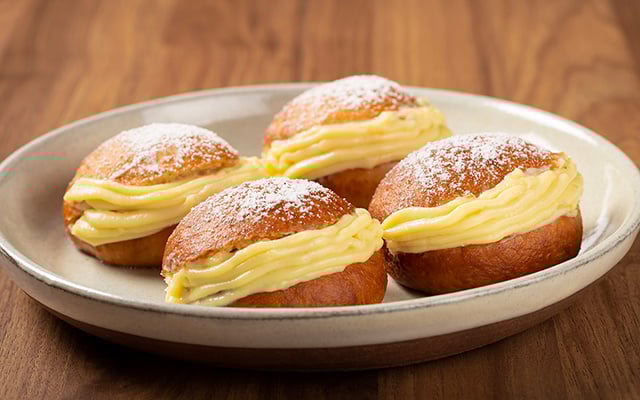 A receita de sonho caseiro da minha tia que me faz flutuar: já comi até sem recheio de tão bom que é!