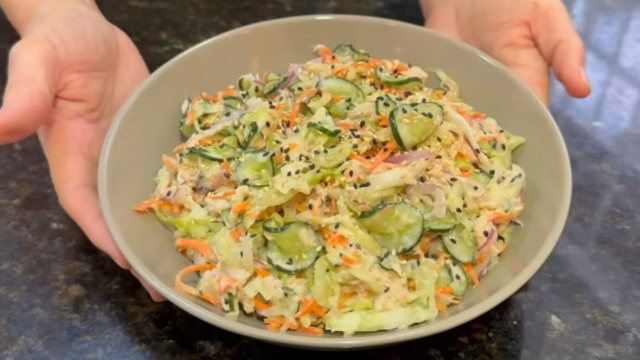 Salada crocante de atum vai ser minha janta todo dia no verão: é fácil, refrescante e cremosa