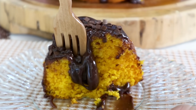 Eu finalmente encontrei uma receita de bolo de cenoura que sempre dá certo, era esse detalhe que eu sempre errava
