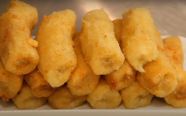 Banana empanada igualzinha a que você come no restaurante: o segredo é usar vinagre para ficar bem sequinha, saiba como fazer!