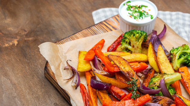 Aprenda a preparar um mix de vegetais crocante na airfryer em apenas 20 minutos: ao passo a passo